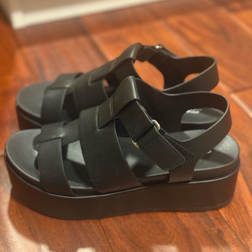 Soda Black Strappy Platform Sandals - Picture 5 of 10